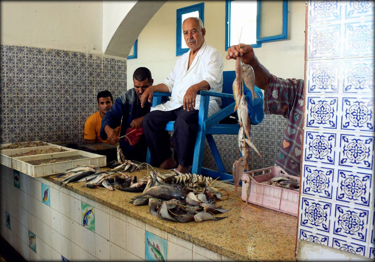 Рыбный павильон на центральном рынке Хумт-Сук, остров Джерба, Тунис