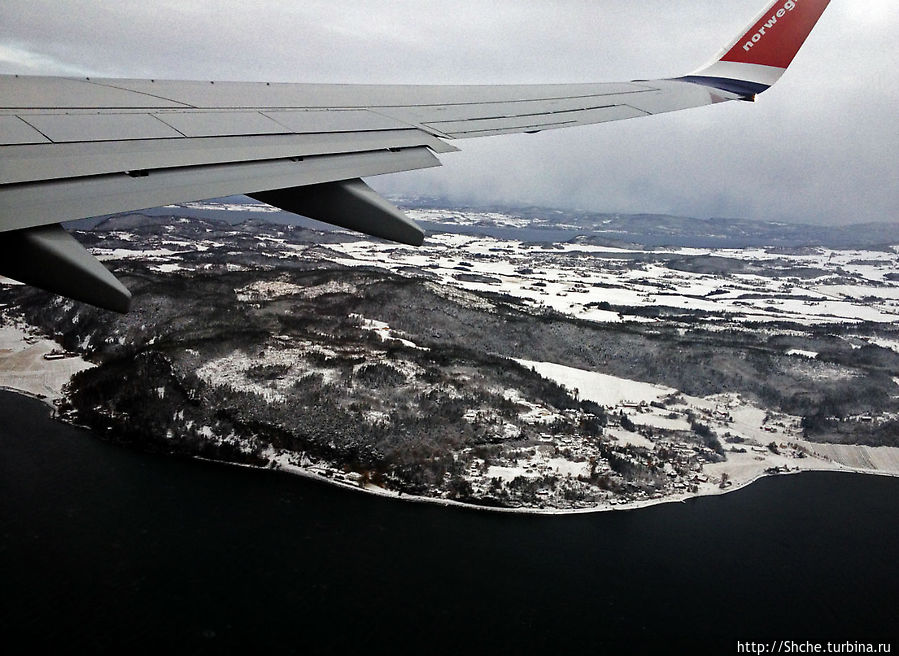 Аерофотосъемка  фьерда Strindfjorden при взлете с   Værnes Вернес, Норвегия