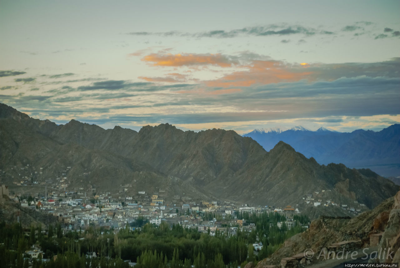 Лех на рассвете Лех, Индия
