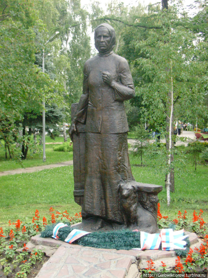Памятник А.А.Ларионовой