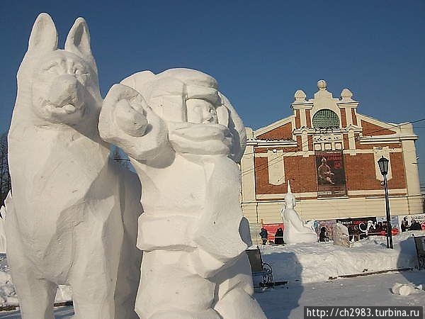 Вид на Новосибирский краеведческий музей во время фестиваля 