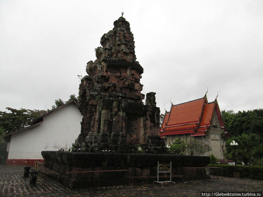 Stupa Phrathat Narai Cheng Weng Сакон-Накхон, Таиланд