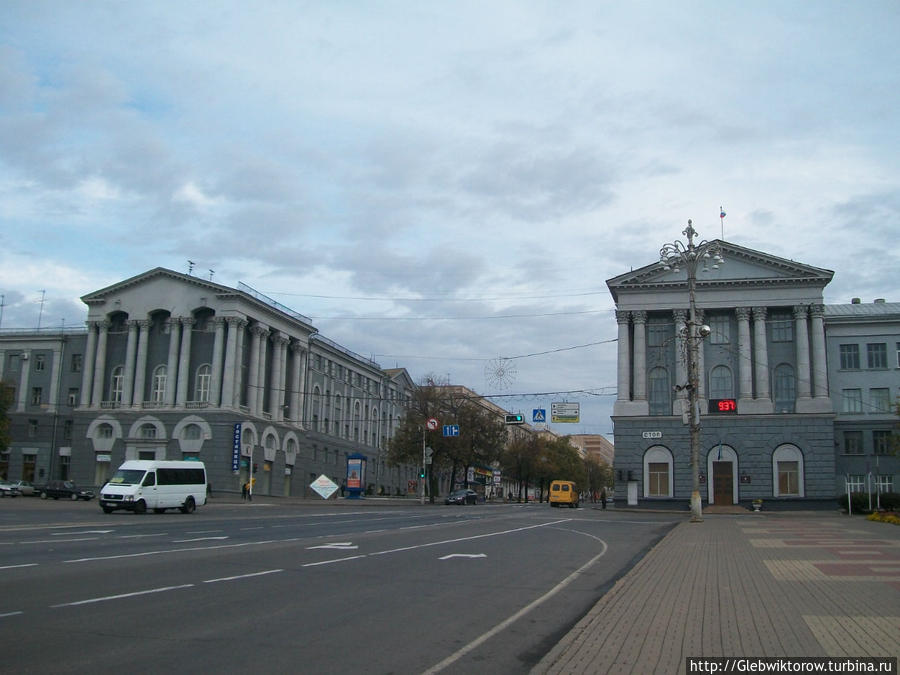 Курск красная. Курск Центральная площадь. Курск Главная площадь. Красная площадь Курск. Курск красная площадь белый дом.