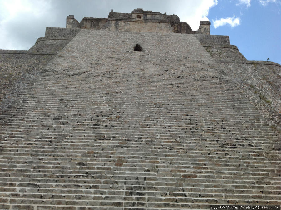Фрагмент Пирамиды Волшебника. Ушмаль, Мексика