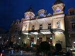 Казино Монте-Карло — центр ночной жизни и азартных игр.