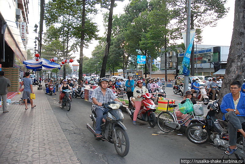 Мотобайки и их хозяева Тхузаумот, Вьетнам