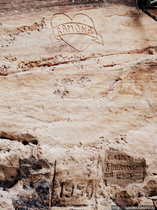 Пещера является старинным местом культа. Все стены исписаны, старейшие из надписей датируются 1668 и 1677 годами. Мы не вдавались в поиски этих древнейших, но надписей там не сосчитаешься. Сигулда, Латвия