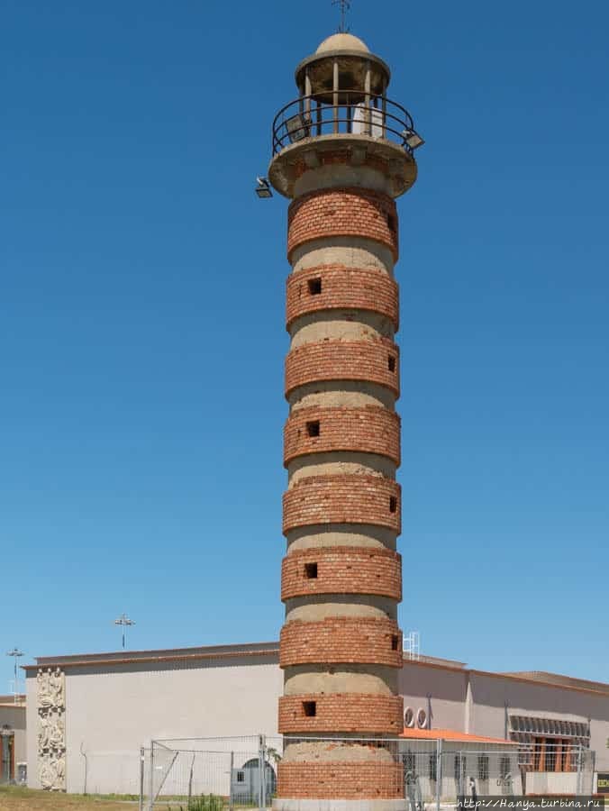 Бутафорский маяк. Из инте