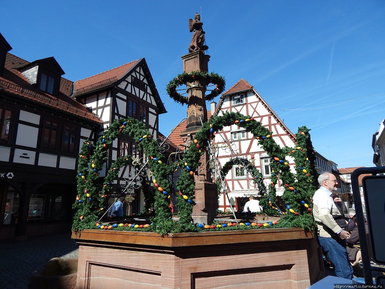 Пасхальное украшение городского фонтана Михельштадт, Германия