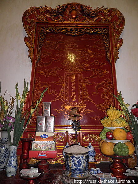В храме Нгок Сон Ханой, Вьетнам