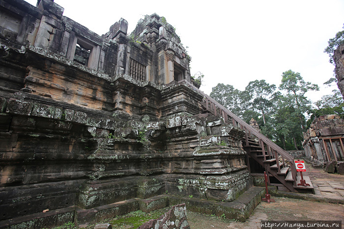 Храм Та Кео. Лестница, ведущая на второй ярус. Фото из интернета