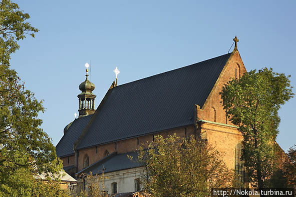 Костел св. Троицы Кросно, Польша