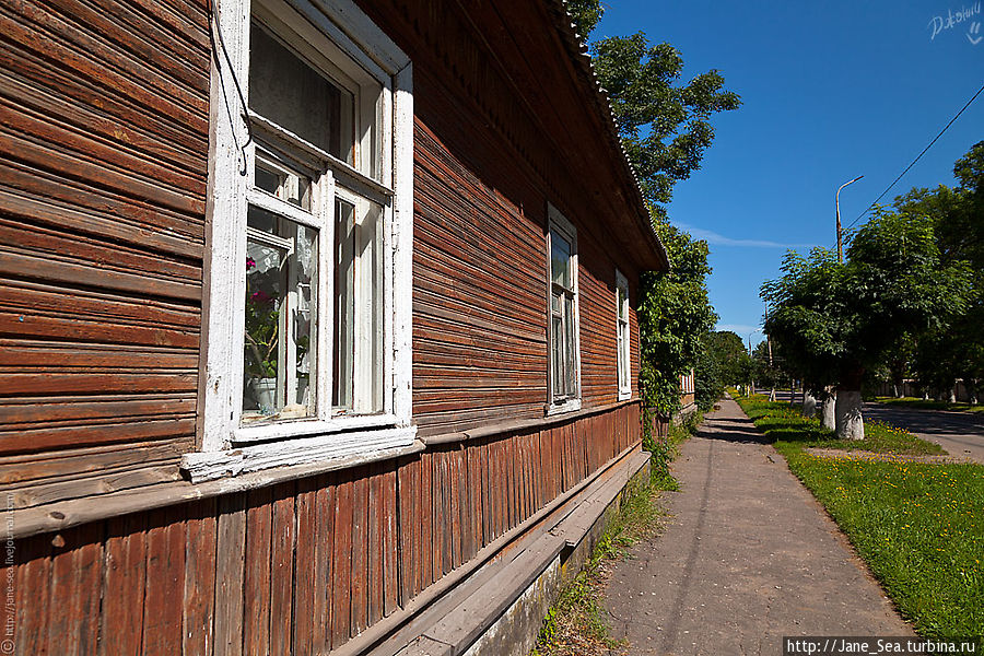 К концу улицы К. Маркса дома уже деревянные Гдов, Россия
