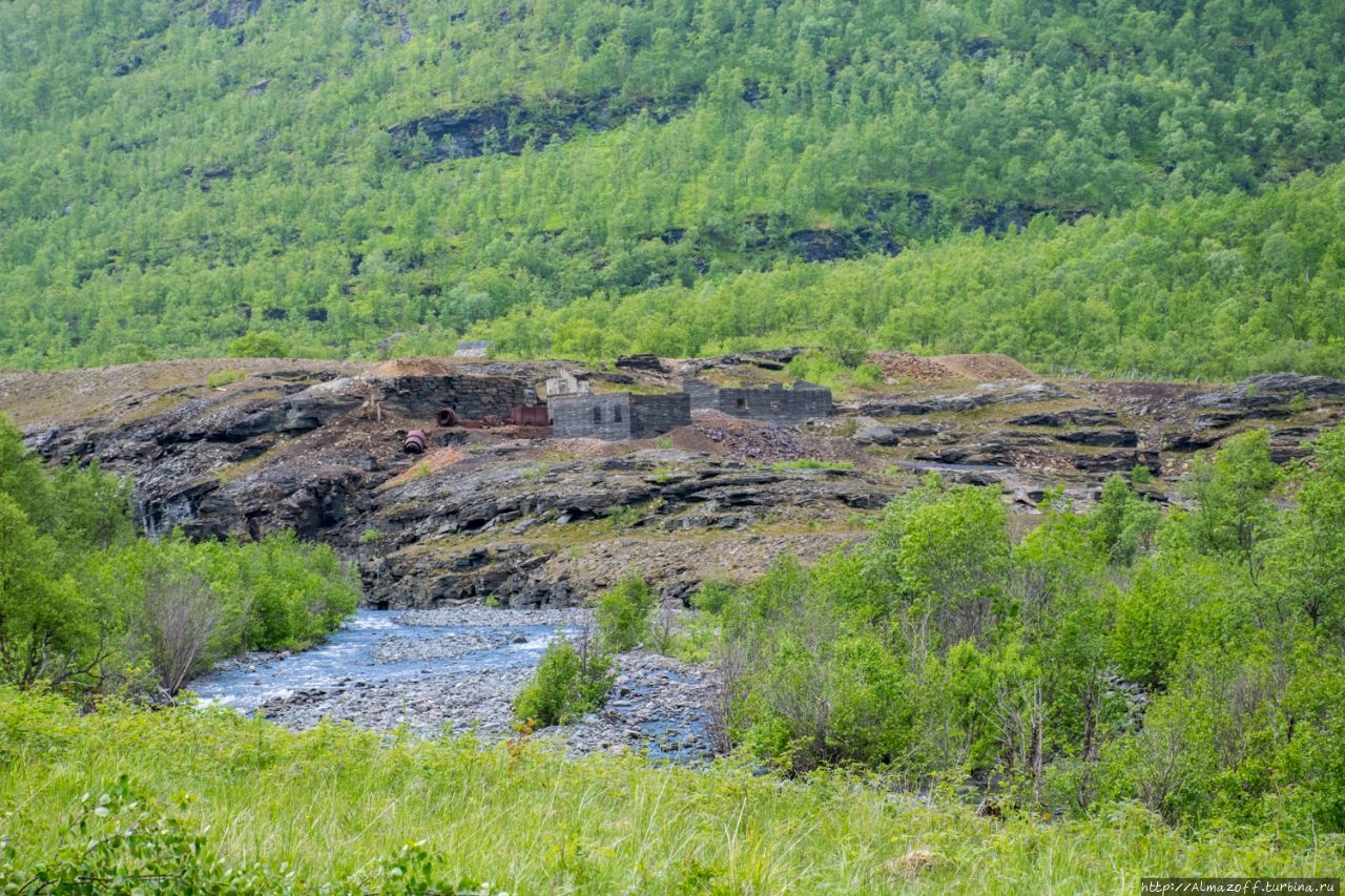 Развалины металлургического завода в Анкерлии, Биртаварре, Северная Норвегия. Кясиварси заповедник, Финляндия