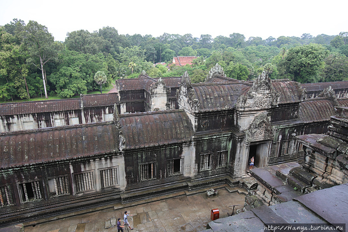 Южные ворота второго уровня третьего круга комплекса Ангкор Вата