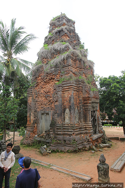 Храм Лолей. Северо-западная башня. Фото из интернета Ангкор (столица государства кхмеров), Камбоджа