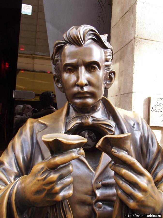 Памятник Леопольду фон Захер-Мазоху / Leopold von Zaher-Mazokh monument