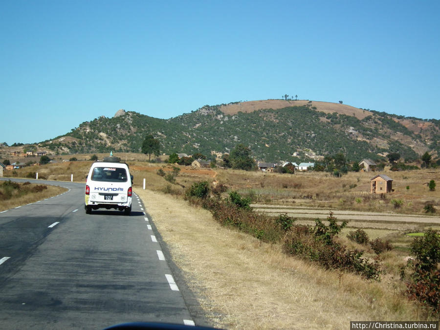 Трасса National Road N7 — одна из основных и немногочисленых дорог на острове. Она идет от столицы, Антананариву, до южного портового города Тулиара.