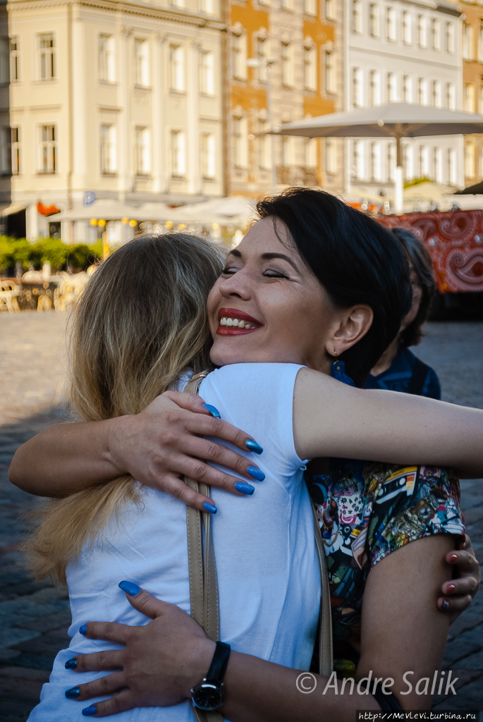 Флешмоб. Обнимашки .Старая Рига. Домская площадь. Рига, Латвия