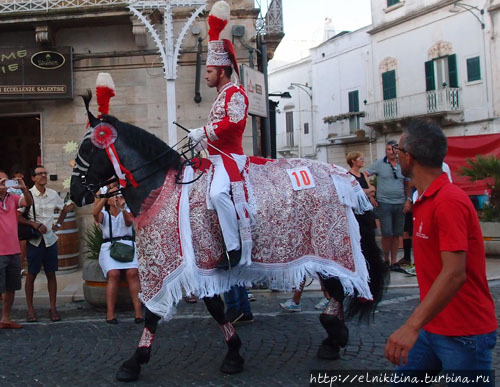 Кавалькада Sant’Oronzo в Остуни (Италия, Апулия) Остуни, Италия