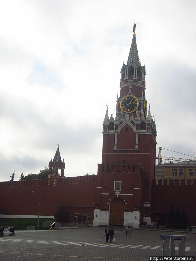 Из-за вечерних мероприятий, большая часть Красной площади была застроена и перекрыта. Москва, Россия