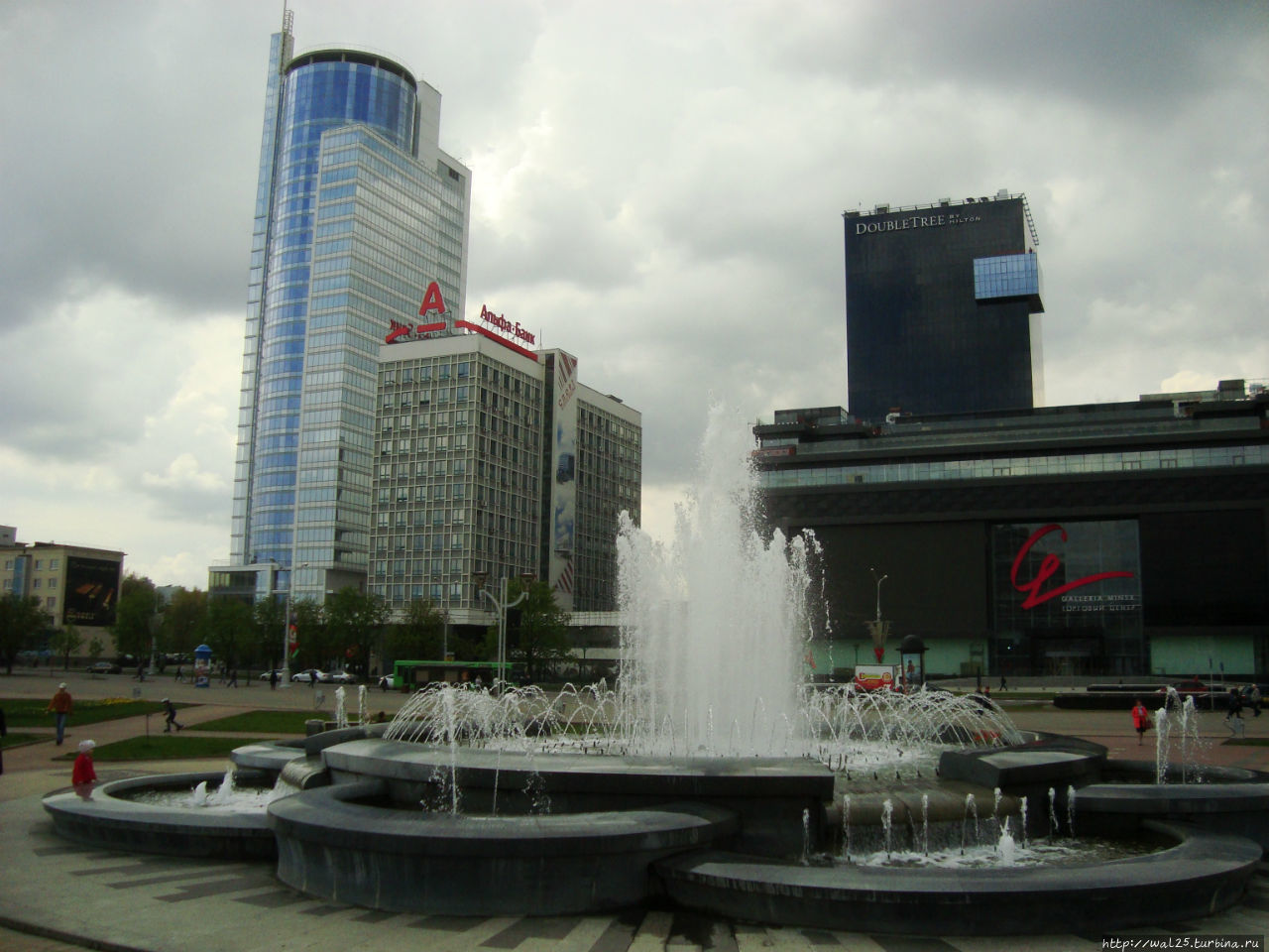 Миские небоскрёбы -гостиница  Хилтон и торговый центр Галлерея Минск, Беларусь