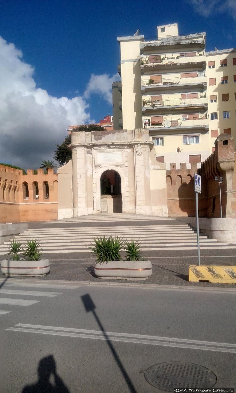 Ливорнские ворота Чивитавеккья, Италия
