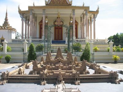 Макет Ангкор Вата в комплексе Серебряная Пагода