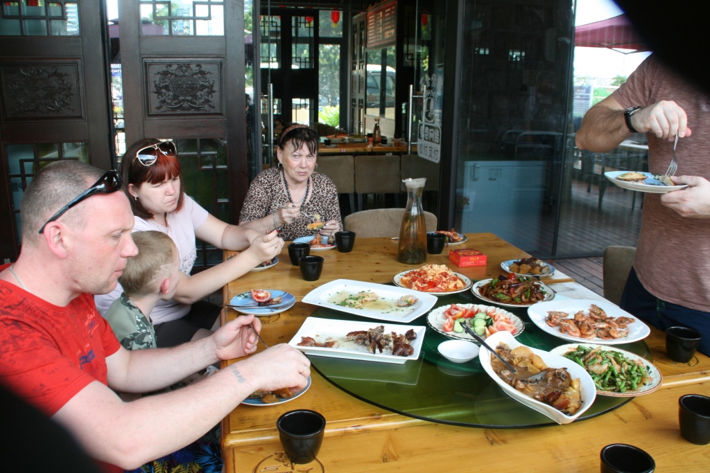 Блок питания на обзорной экскурсии Санья, Китай