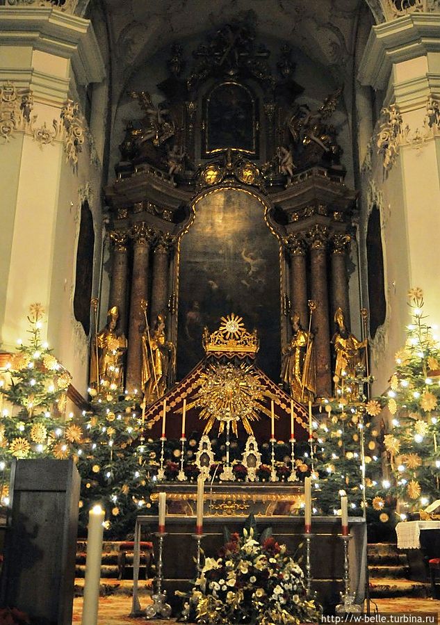 Собор Св. Петра (Stiftskirche Sankt Peter) в аббатстве построен в 1143 г. Зальцбург, Австрия