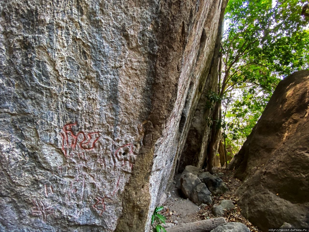 Священная  пещера индейцев улуа Какаопера, Сальвадор