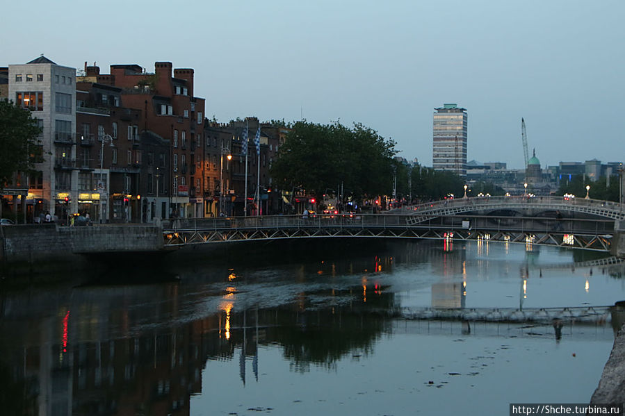 Сумерки на берегах реки Liffey Дублин, Ирландия