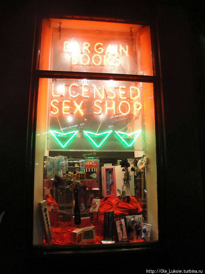Район Сохо — секс-шоп — вообще Сохо — район интересный, посетите, и под вечер можно, не страшно Лондон, Великобритания