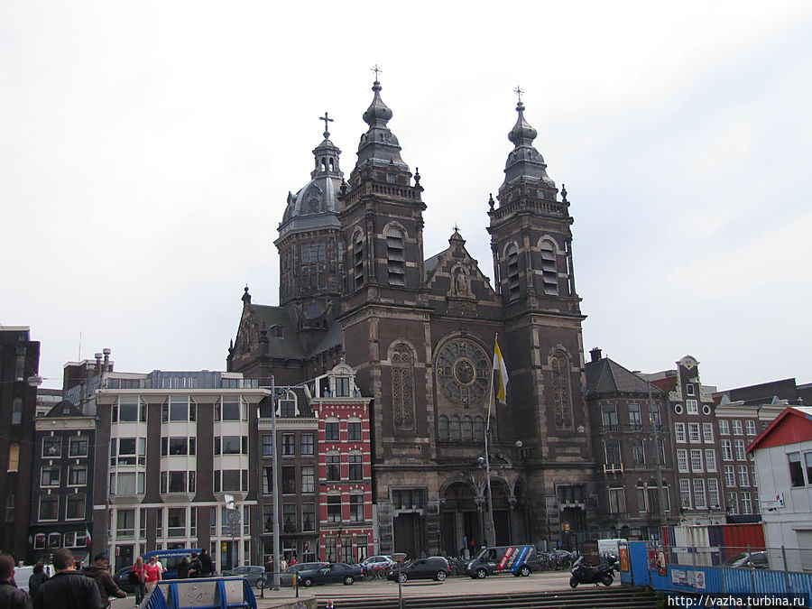 Церковь была построена по проекту архитектора Блейса в стиле нео барроко нео ренессанс. Амстердам, Нидерланды