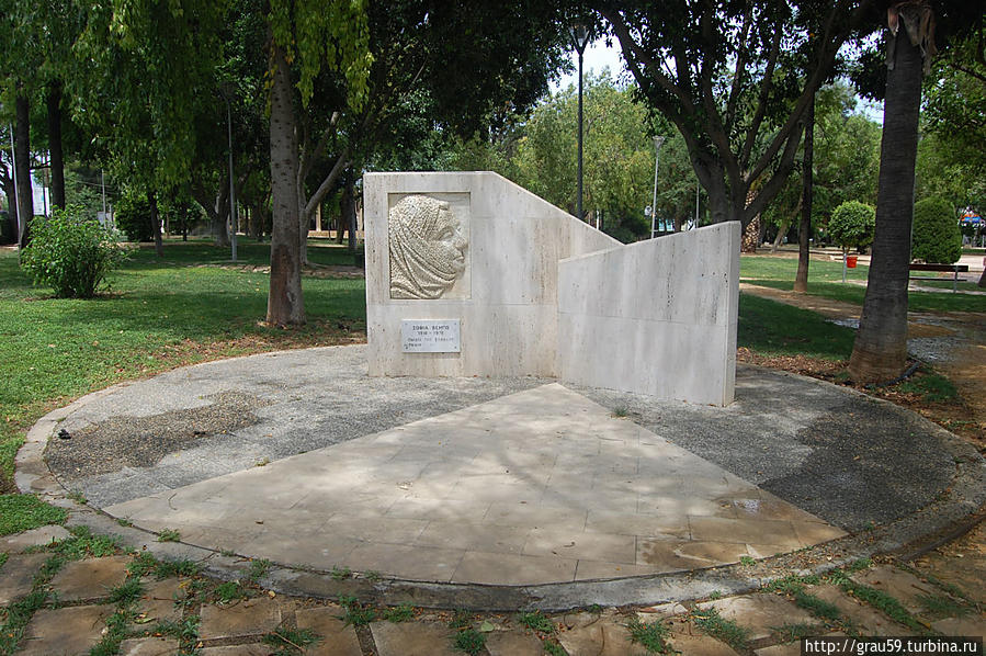 Памятник София Вемпо Никосия, Кипр