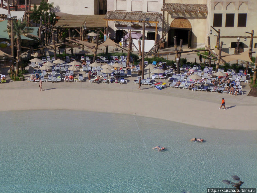 Бассейн с волнами и пляж Абу-Даби, ОАЭ