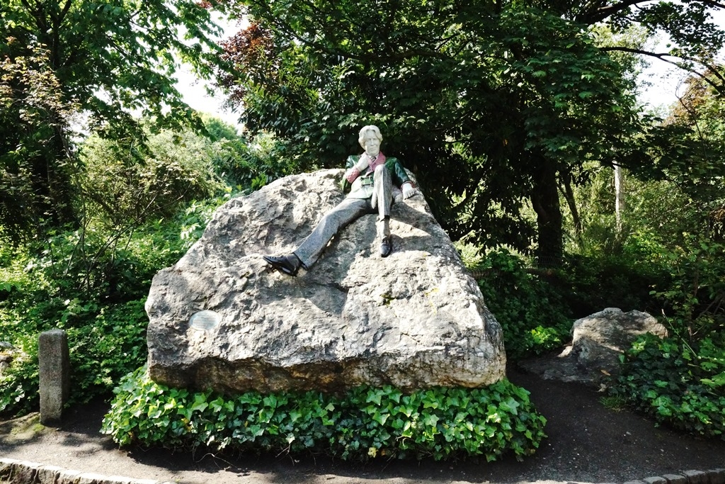 Памятник Оскару Уайльду / Statue of Оscar Wilde
