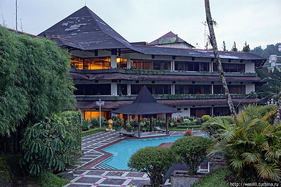 Отель Queen Garden близь Батурадена. Ява, Индонезия