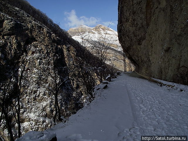 Старая дорога по ущелью Майкоп, Россия