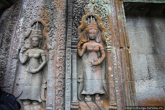 Та Пром. Несколько хорошо сохранившихся рельефным изображений деватов на внешней стене первого корпуса. Фото из интернета Ангкор (столица государства кхмеров), Камбоджа