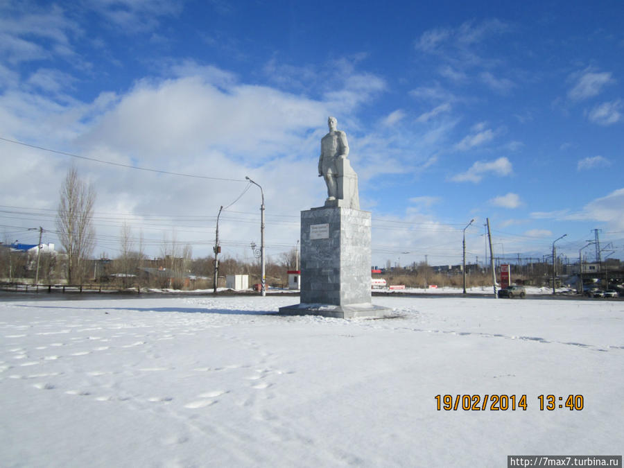 памятник воину- строителю Саратов, Россия