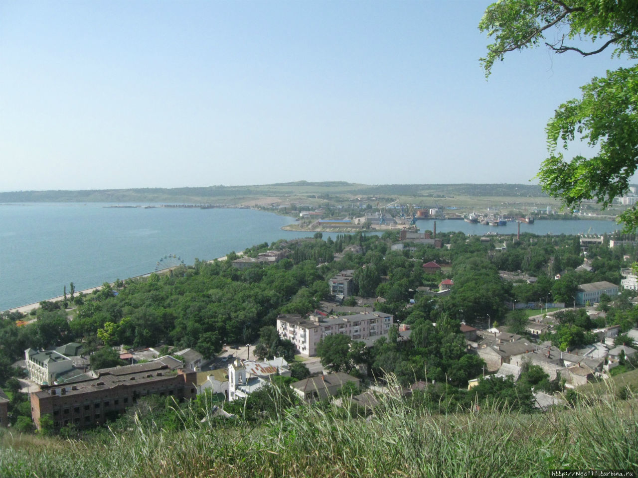 Вид на Керчь с горы Митри