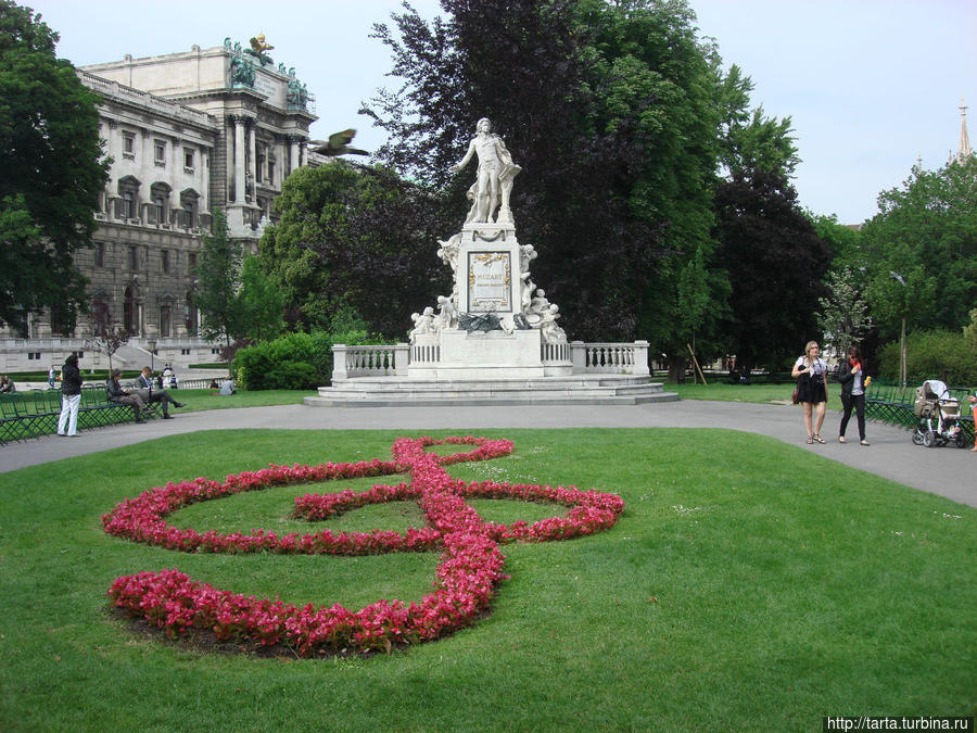 Бурггартен. Памятник великому Моцарту. Вена, Австрия