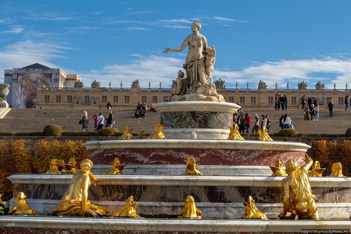 Версаль видео. Статуи Версаль Франция. Версаль парк Франция. Версальский дворец фонтаны. Фонтан Дианы Версаль.