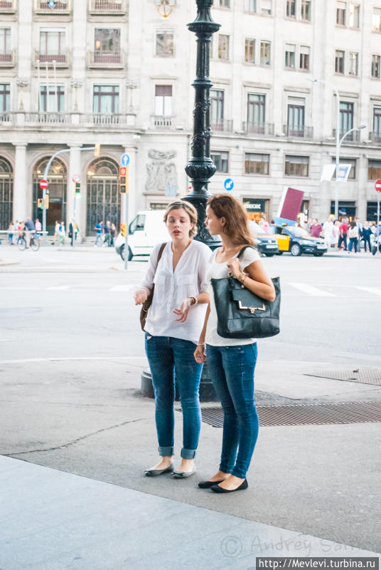 В Барселоне на перекрёстке Барселона, Испания