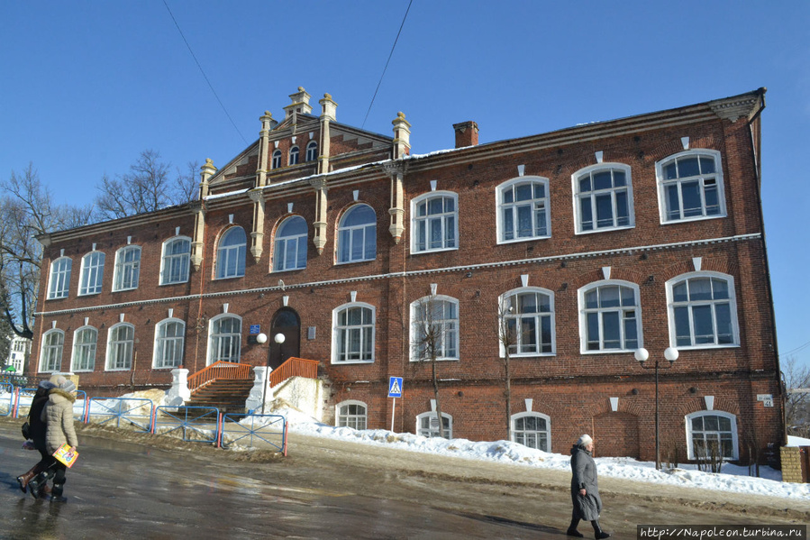 здание бывшей женской гимназии
