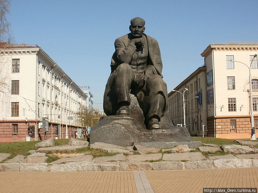 Памятник Якубу Коласу Минск, Беларусь