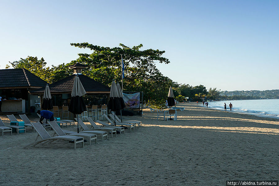 Утро на пляже Негрила Негрил, Ямайка