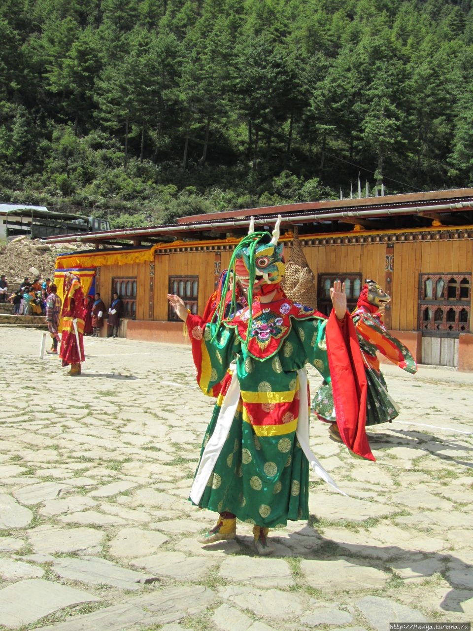 Танцы масок традиционного фестиваля Тцечу в Хаа. Ч.84