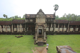 Вид на северные ворота с высоты третьего уровня Ангкор Вата